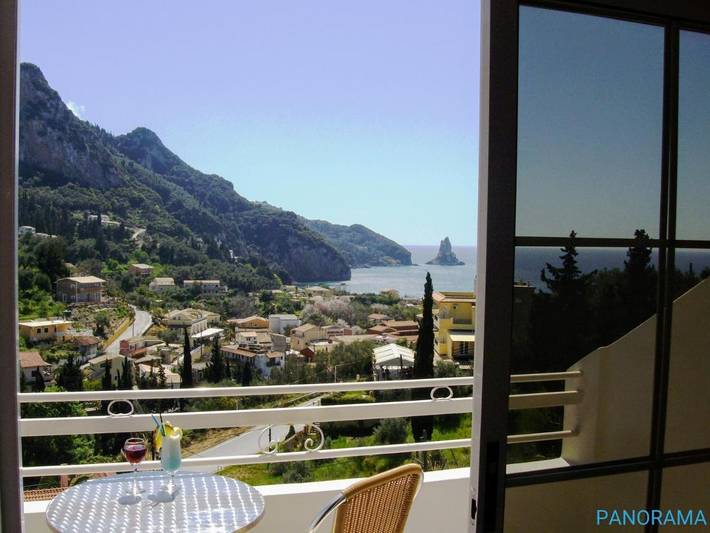 Location de vacances pour 2 personnes, avec terrasse ainsi que vue et piscine à Agios Gordios - 4