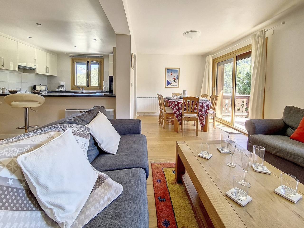 Cozy chalet in the heart of Méribel with fireplace and parking in Les Allues, Les Trois Vallées