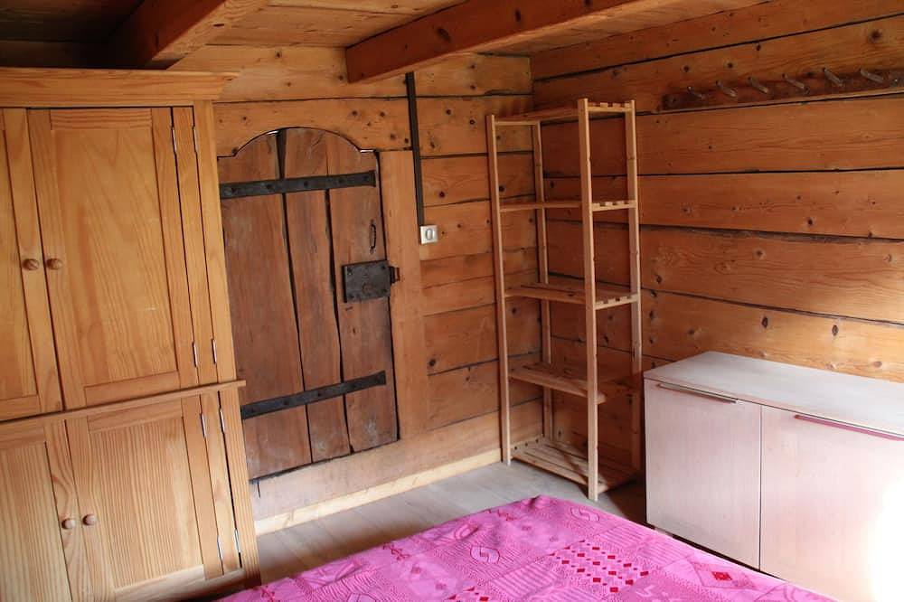 Chalet en bois traditionnel idéal pour un séjour au calme, Piste de la Clusaz in Glières-Val-de-Borne, Région de Bonneville