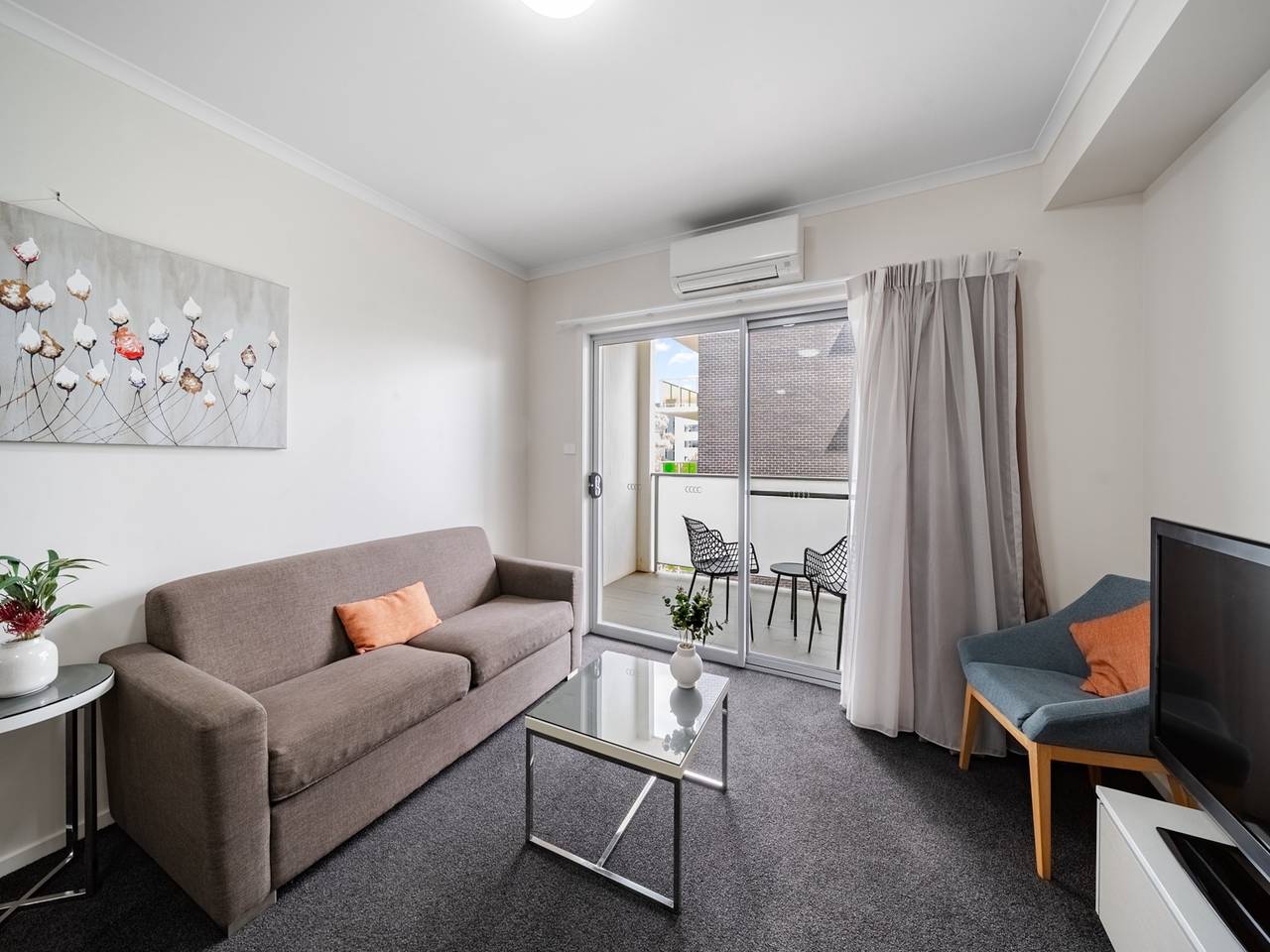 Ganze Wohnung, 1-Bett-Apartment am See mit Klimaanlage, Parkplatz und Balkon in Canberra, Australian Capital Territory
