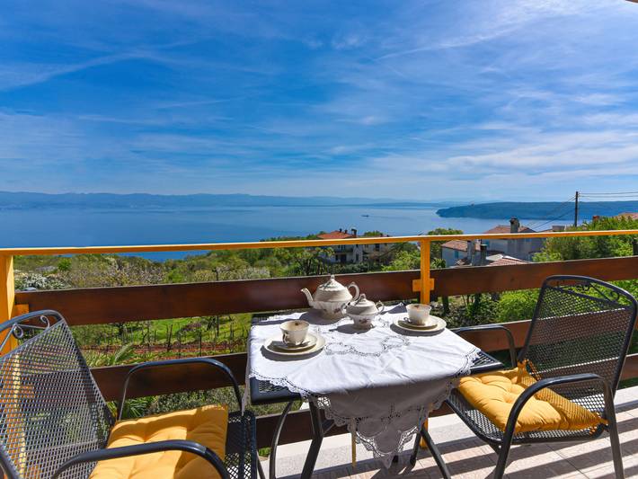 Ferienhaus für 6 Personen, mit Balkon und Garten