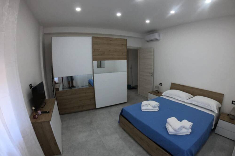 Entire apartment, Holiday Home 'Paestum Eden' with Sea View, Wi-Fi and Air Conditioning in Licinella - Torre di Paestum, Cilento