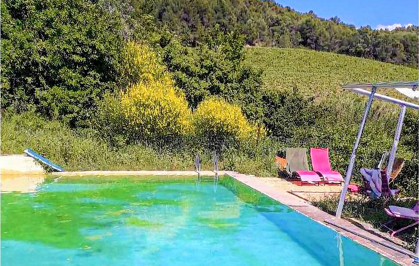 Apt avec vue sur la montagne, piscine et parking in Vinsobres, Région de nyons