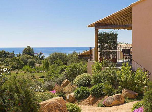 Hôtel pour 2 personnes, avec Terrasse et Jardin ainsi que Piscine et Vue