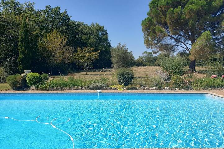 Gîte pour 5 personnes, avec piscine à Galapian