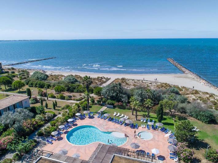 Hôtel pour 3 personnes, avec Balcon et Terrasse ainsi que Jardin et Bassin pour enfant dans Plage du Boucanet
