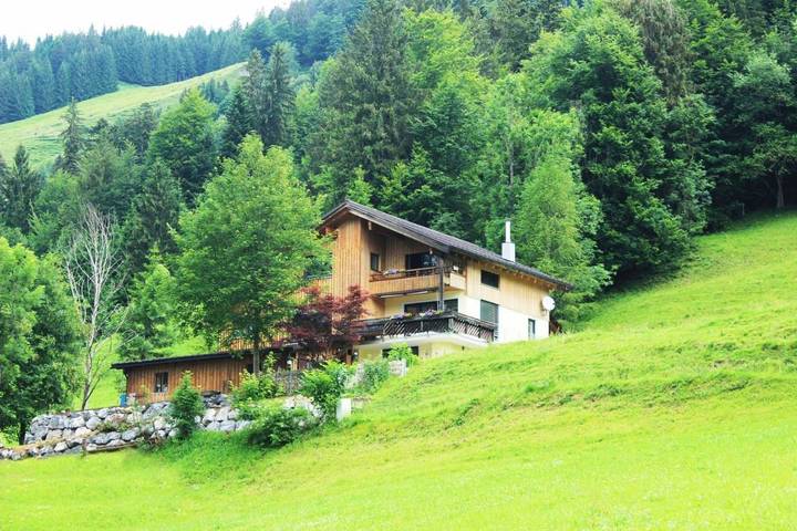 Ferienwohnung für 4 Personen, mit Terrasse und Garten sowie Ausblick in Sibratsgfäll