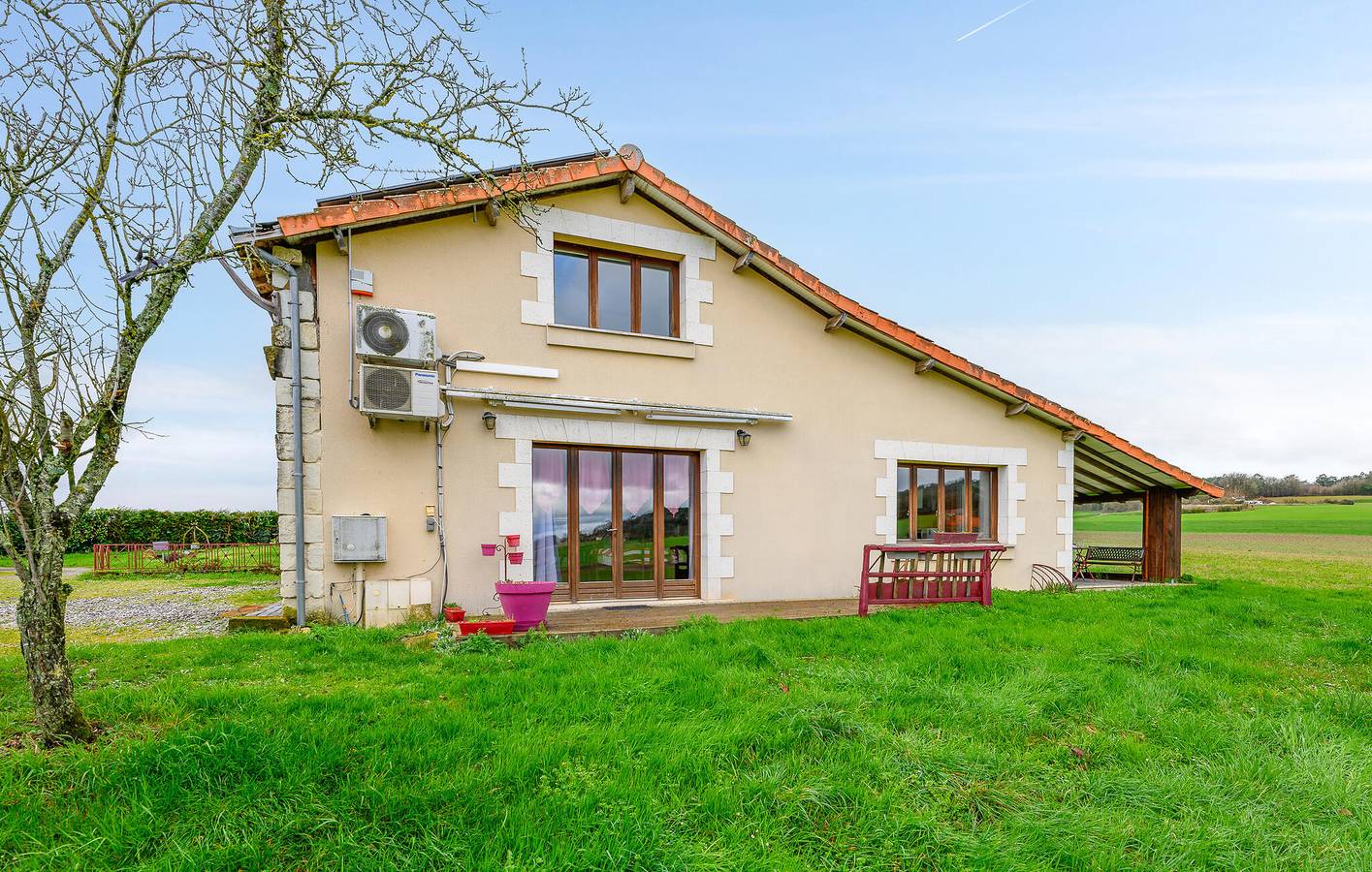 Appartement spacieux avec parking, WiFi près de Scorbé-Clairvaux in Scorbé-Clairvaux, Vienne (France)