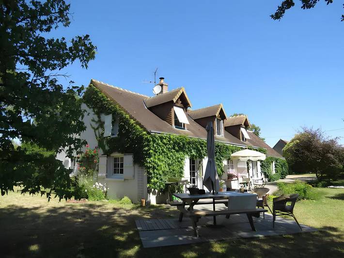 Gîte pour 10 personnes, avec Terrasse et Jardin ainsi que Piscine et Vue à Monteaux