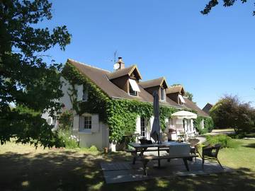Cottage pour 10 personnes, avec piscine ainsi que vue et jardin à Monteaux
