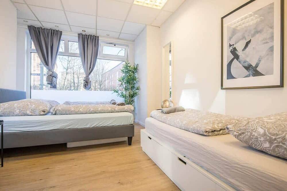 Ganze Wohnung, Spacious Two Br Close To Stadtpark and Street Parking in Barmbek Hamburg, Hamburg