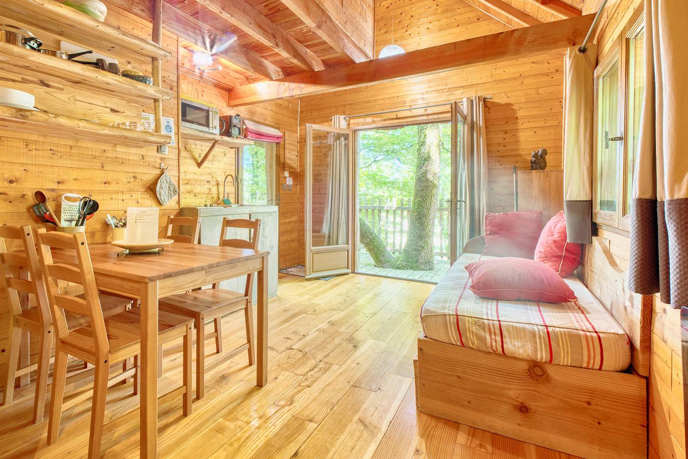 Cabine "Amicie" avec terrasse privée, jardin partagé et balcon in Monsac, Périgord Pourpre