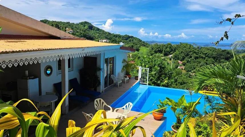 Location de vacances pour 8 personnes, avec terrasse et piscine à Le François