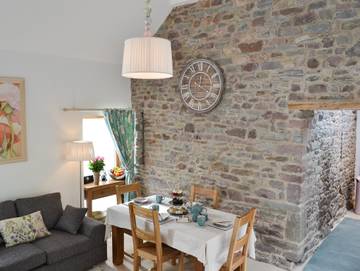 Log Cabin for 4 People in Carmarthenshire, South-Wales, Photo 3