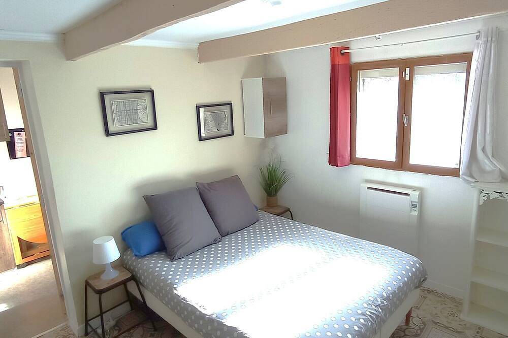 Studio avec cuisine, Wc/douche et chambre/salon de 25m2, pour 2 personnes in Mimet, Côte méditerranéenne (France)