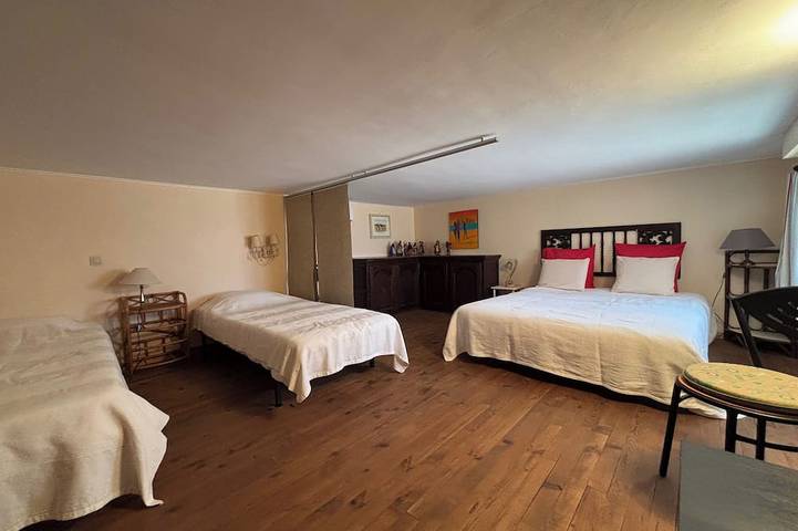 Gîte pour 4 personnes, avec jardin ainsi que terrasse et piscine à Les Angles (Gard) - 2