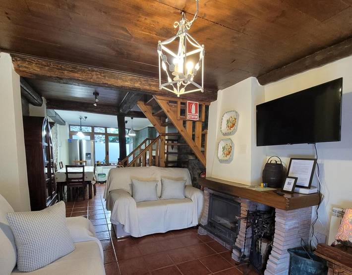 Casa Rural El Camino, Molinaseca, El Bierzo – Mountain Views & Terrace in Molinaseca, El Bierzo