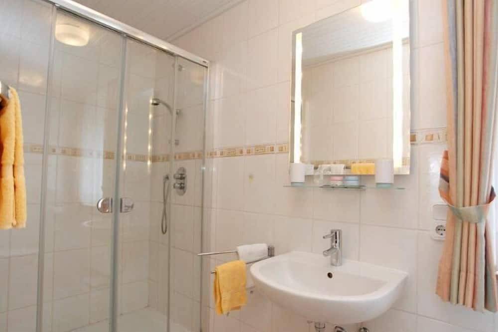 Geheel appartement, Modern appartement van 60 m² met balkon op het zuiden, gratis Wifi in Altastenberg, Hochsauerlandkreis