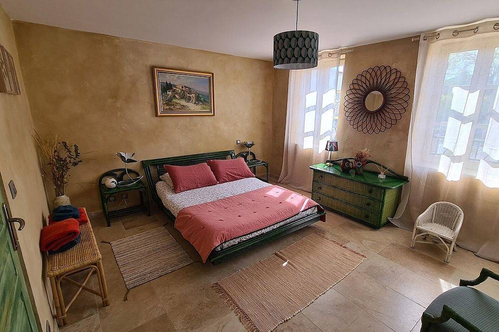 Charming house in the heart of the village in Eygalières, Région d'Arles