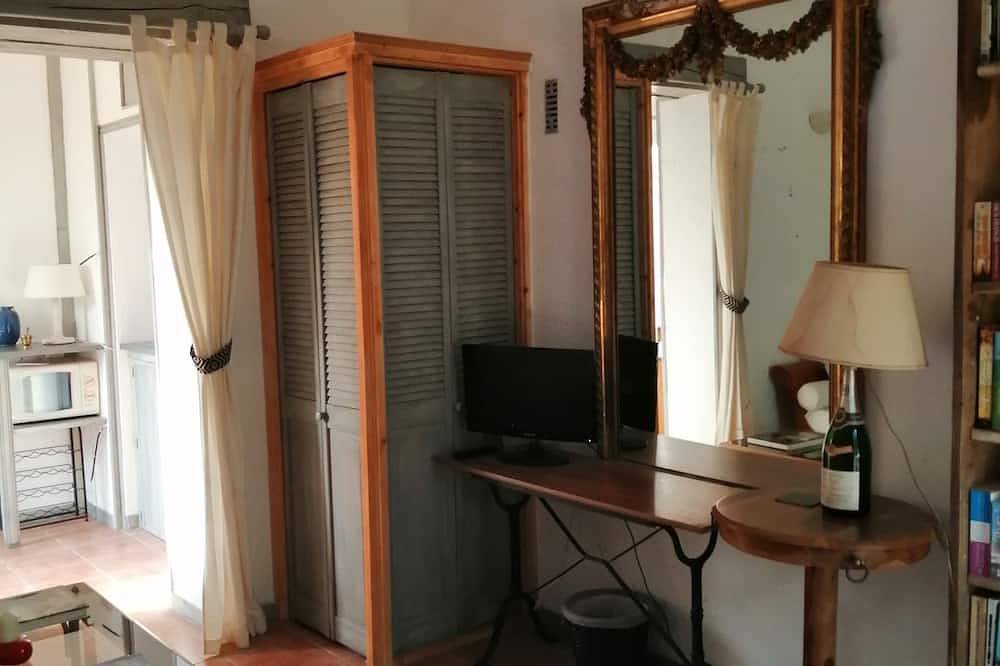 Ganze Wohnung, Studio Avec Terrasse Couverte et Jardin au Calme in La Côte Vermeille, Palau-del-Vidre