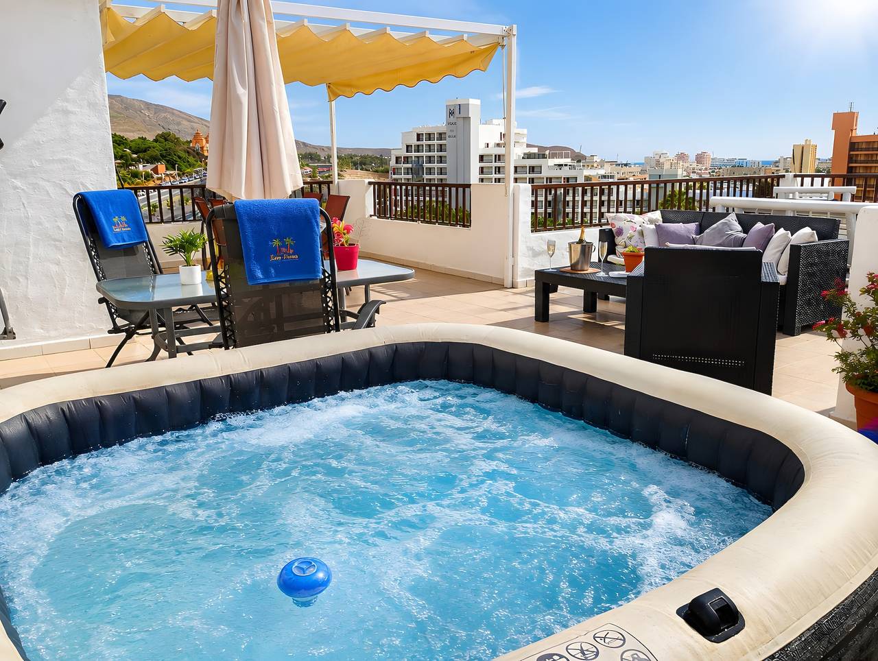 Hel lejlighed, Holiday Apartment 'Penthause Luxe 501 Sea View Pool' with Sea View, Private Terrace and Wi-Fi in San Eugenio Alto, Adeje