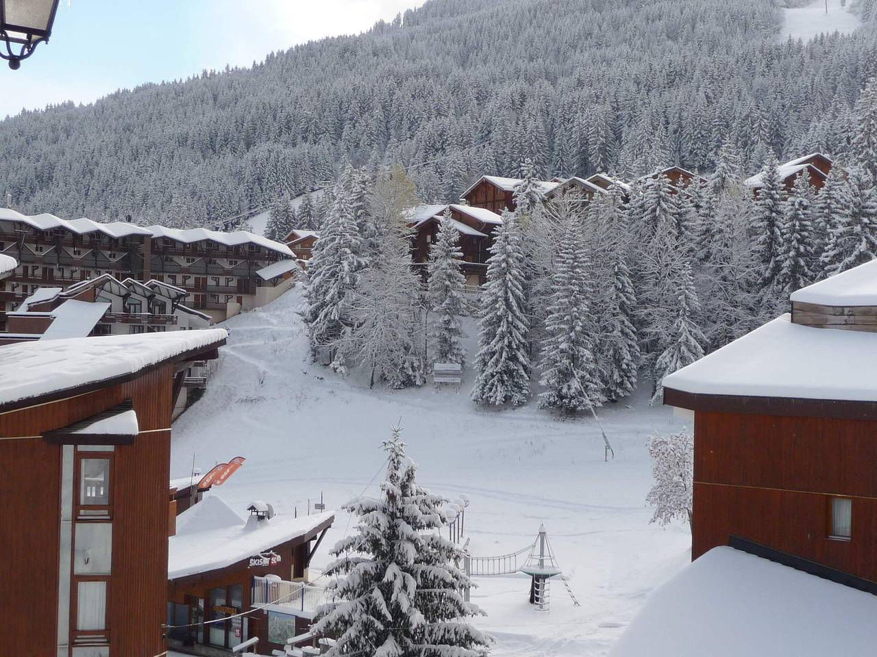 Chalet Noella - Doppelchalethälfte 8 Zimmer für 14 Personen in La Tania, La Perrière