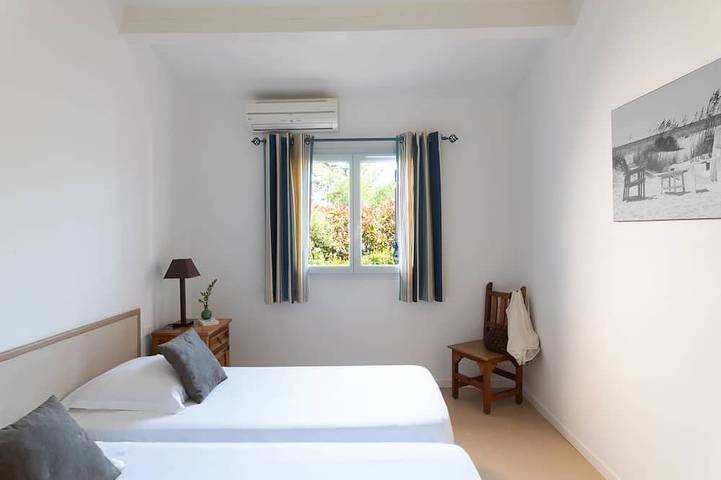 Villa pour 7 personnes, avec piscine ainsi que jardin et balcon dans Cala Rossa - 4