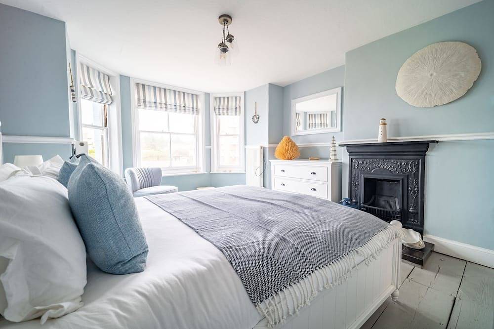 Seaforth - Fabulous Family House, seconds from the Beach with stunning Sea Views in Cromer, Norfolk Coast