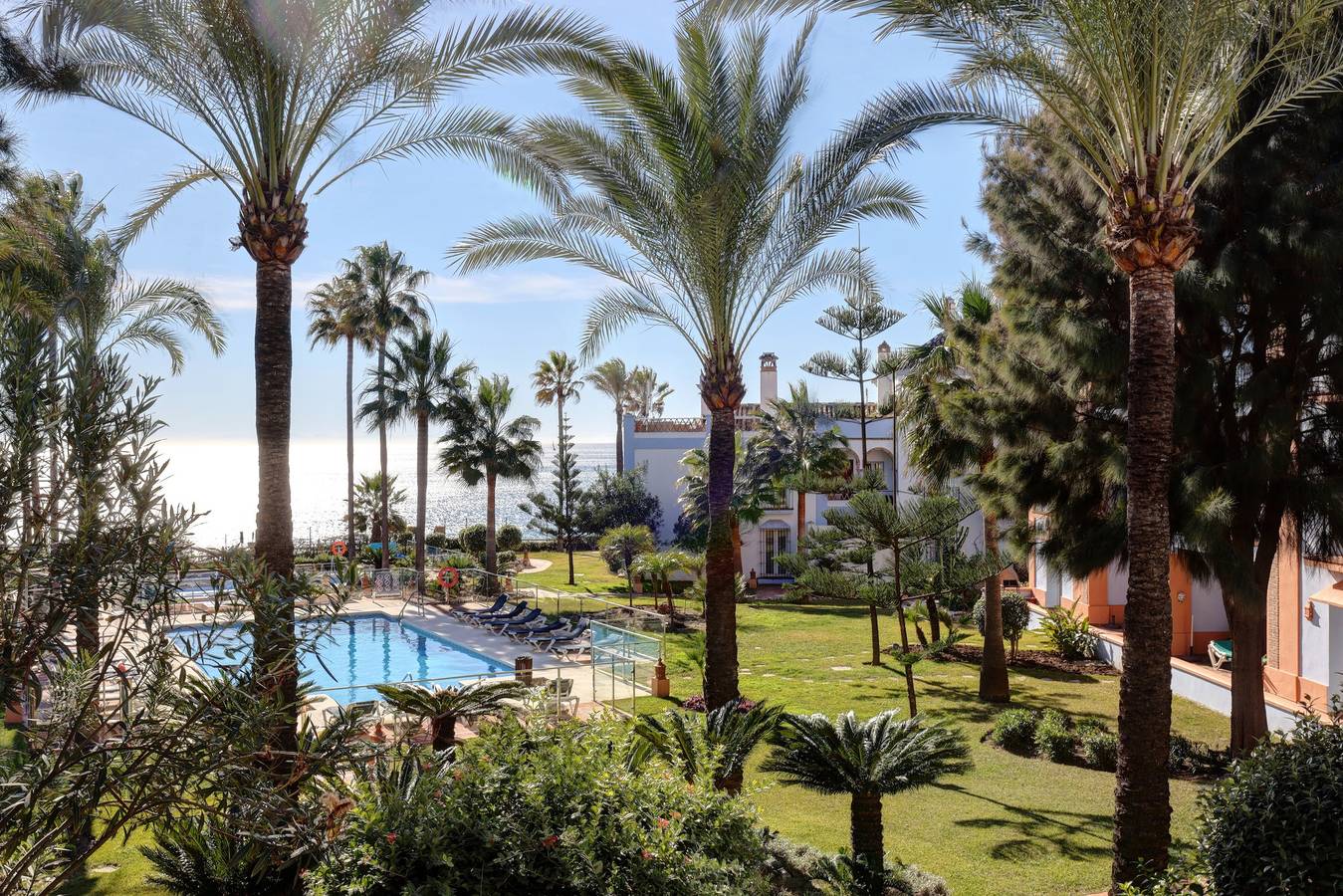 Apartamento entero, Apartamento "La Perla de Marakech 2" con vistas al mar y Wi-Fi in Casares Costa, Casares