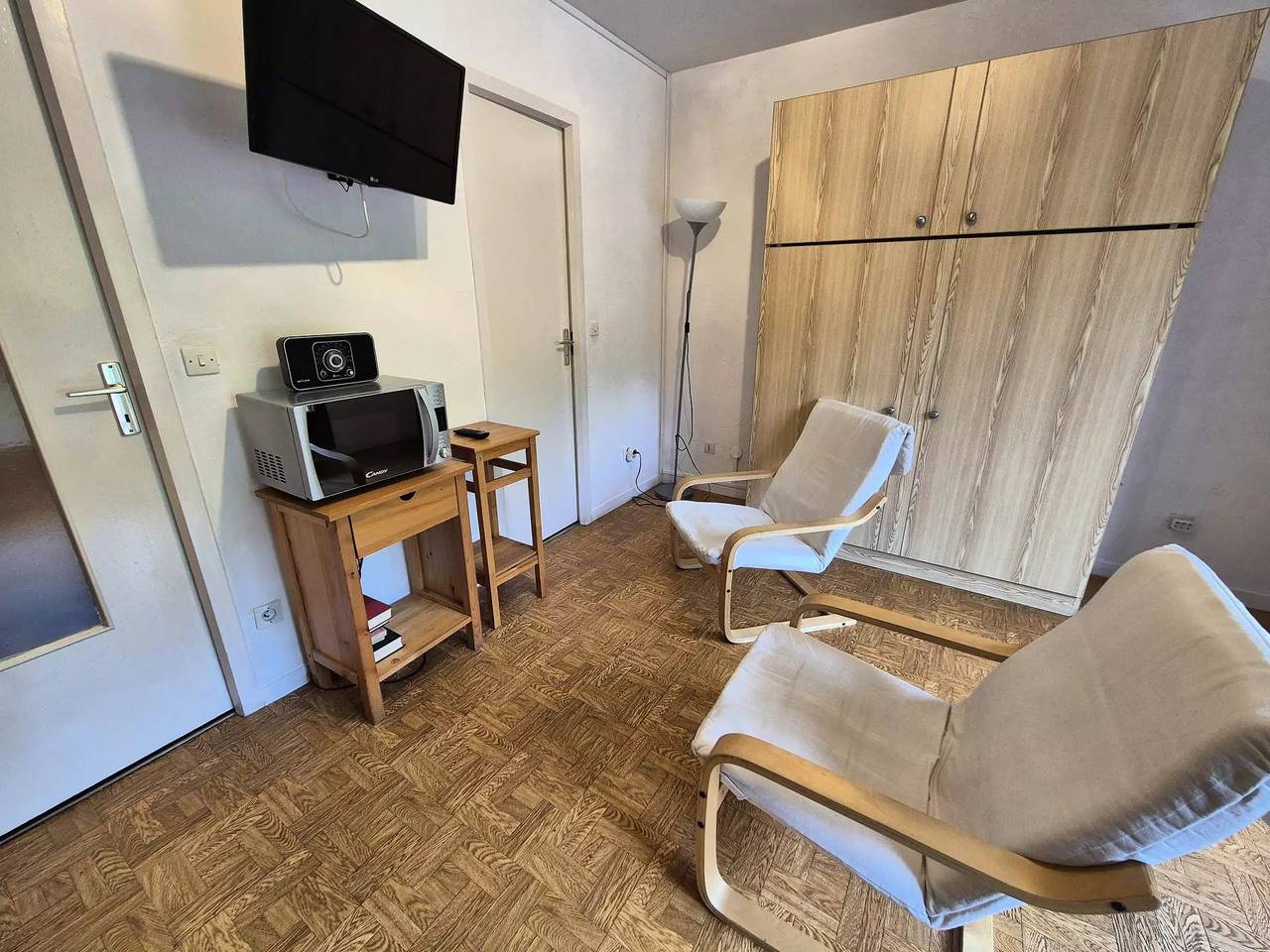 Entire studio, Studio ideally located 50 m from Thermes Chevalley! in Aix-les-Bains, Chambéry region