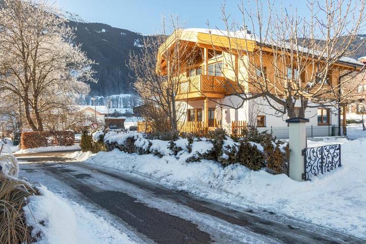 Ferienwohnung für 5 Personen, mit Sauna und Whirlpool sowie Pool und Garten - 1