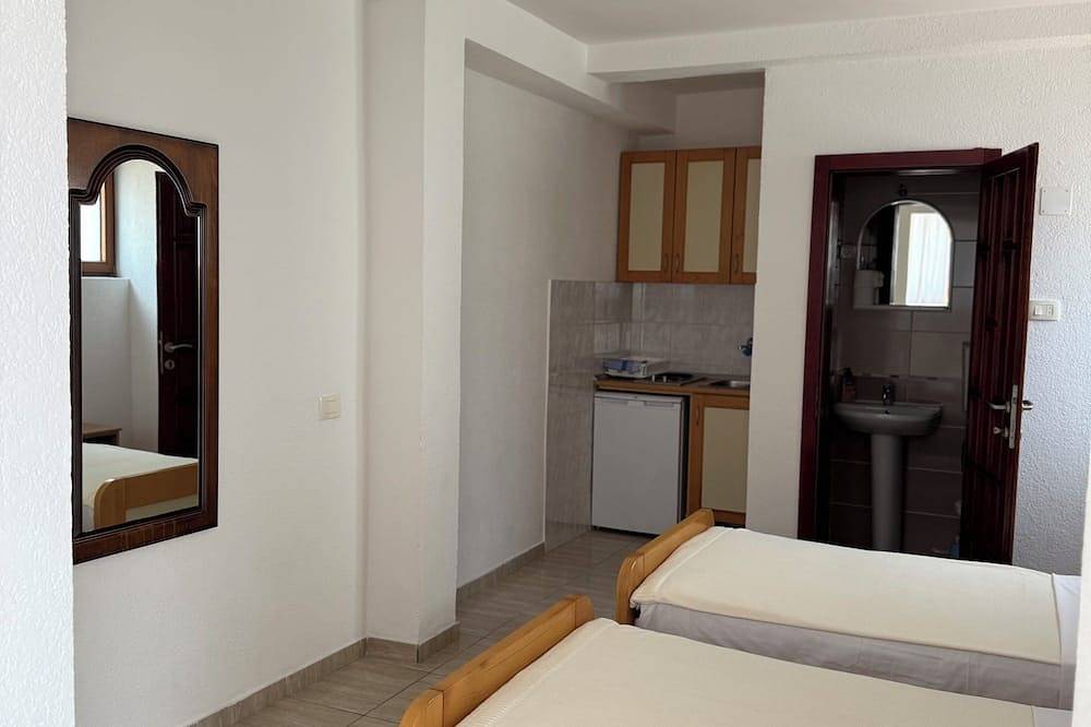 Apartamento entero, Beautiful 1-bedroom apartment with Ac in welcoming Budva in Budva, Municipio de Budva