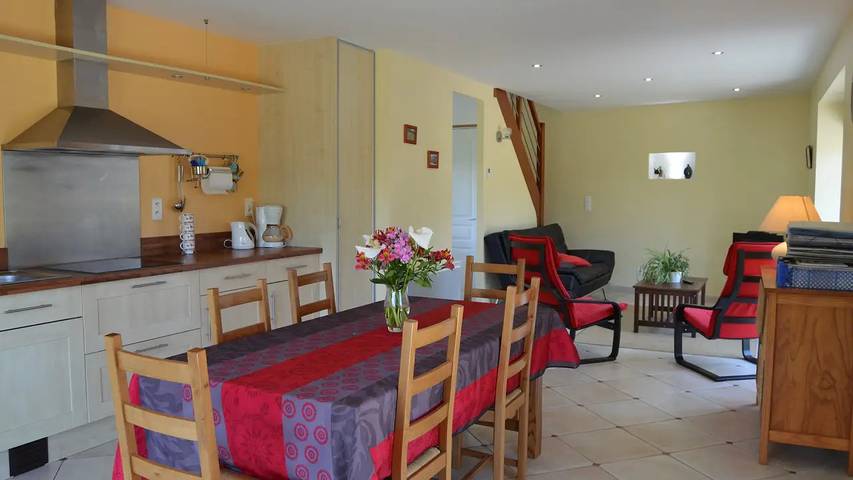 Location de vacances pour 7 personnes, avec jardin à Isigny-le-Buat - 2