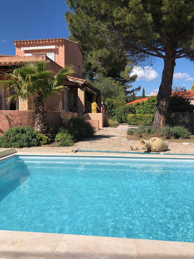 Villa les 3 lumières 8-10 personnes, Clim, piscine à proximité des plages in La Ciotat, Marseille en omgeving