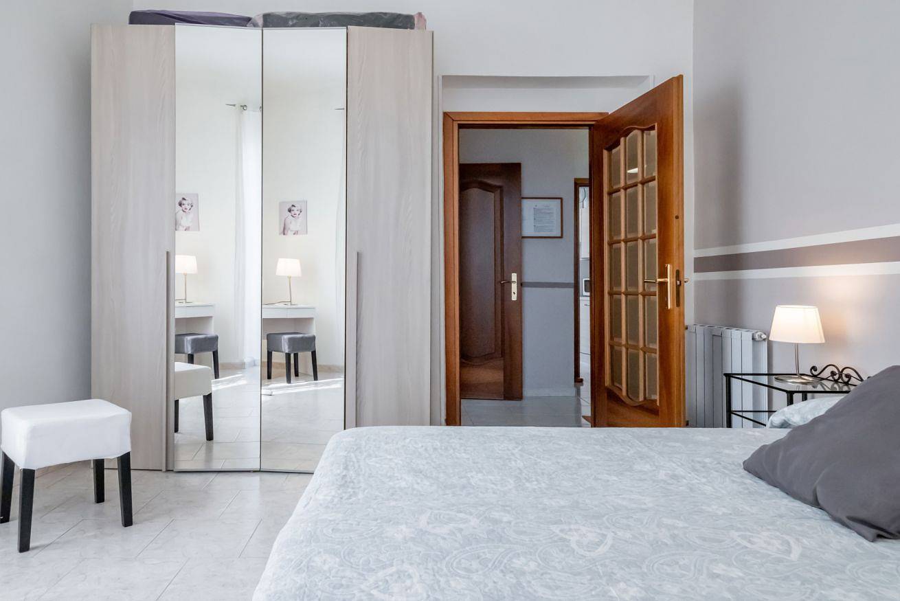 Entire apartment, Migliarina Station Comfy Apt w/ Balcony in La Spezia (City), La Spezia