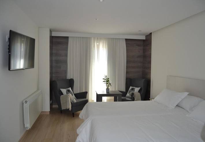 Hotel para 4 personas en Peque - 4