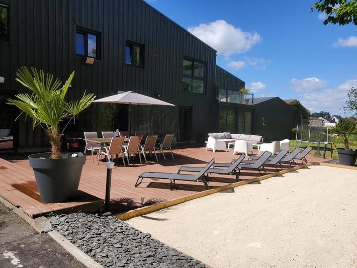 Location de vacances pour 14 personnes, avec jardin et piscine ainsi que sauna et jacuzzi, animaux acceptés à Isles-sur-Suippe - 2