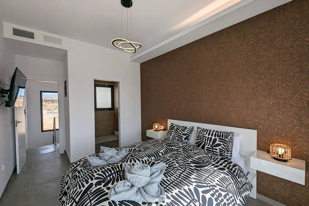 Villa „R-40-4 Obra Nueva im Zentrum“ mit privatem Pool, Wlan und Klimaanlage in Los Montesinos, Costa Blanca