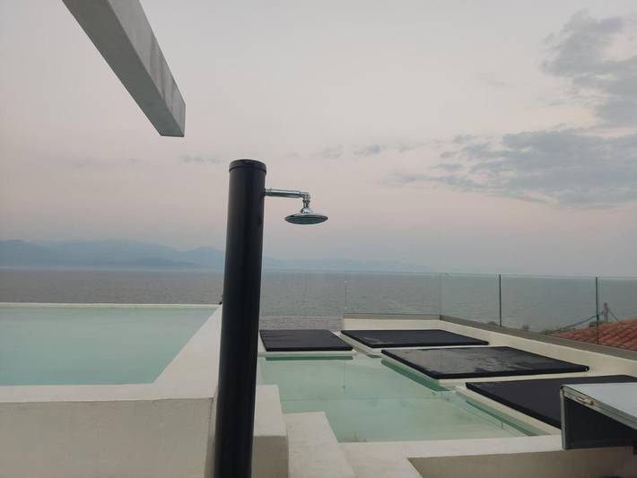 Hôtel pour 4 personnes, avec bassin pour enfant et vue ainsi que piscine et terrasse, animaux acceptés à Messine - 2