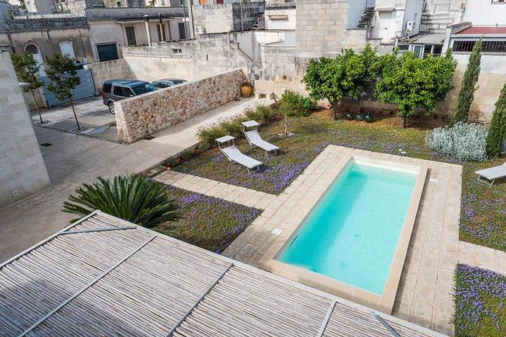 Casa vacanza per 12 persone, con panorama e piscina nonché giardino in Maglie