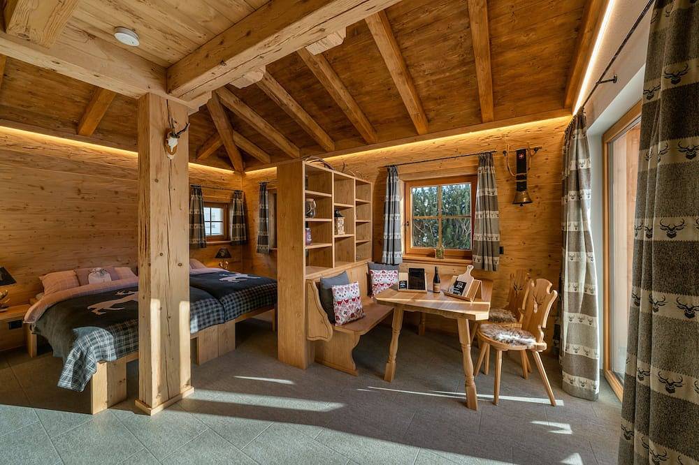Geheel appartement, Engadin Chalet Appartment- Val Bever St.Moritz ideal for 2 persons. New! in Bever, Oberengadin