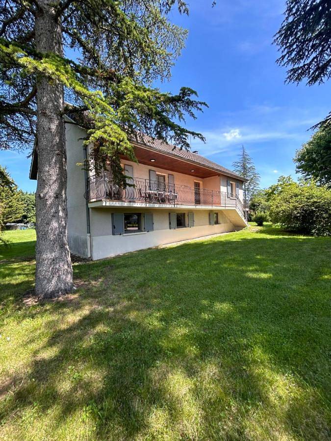 Location de vacances pour 6 personnes, avec vue et jardin, animaux acceptés à Levernois