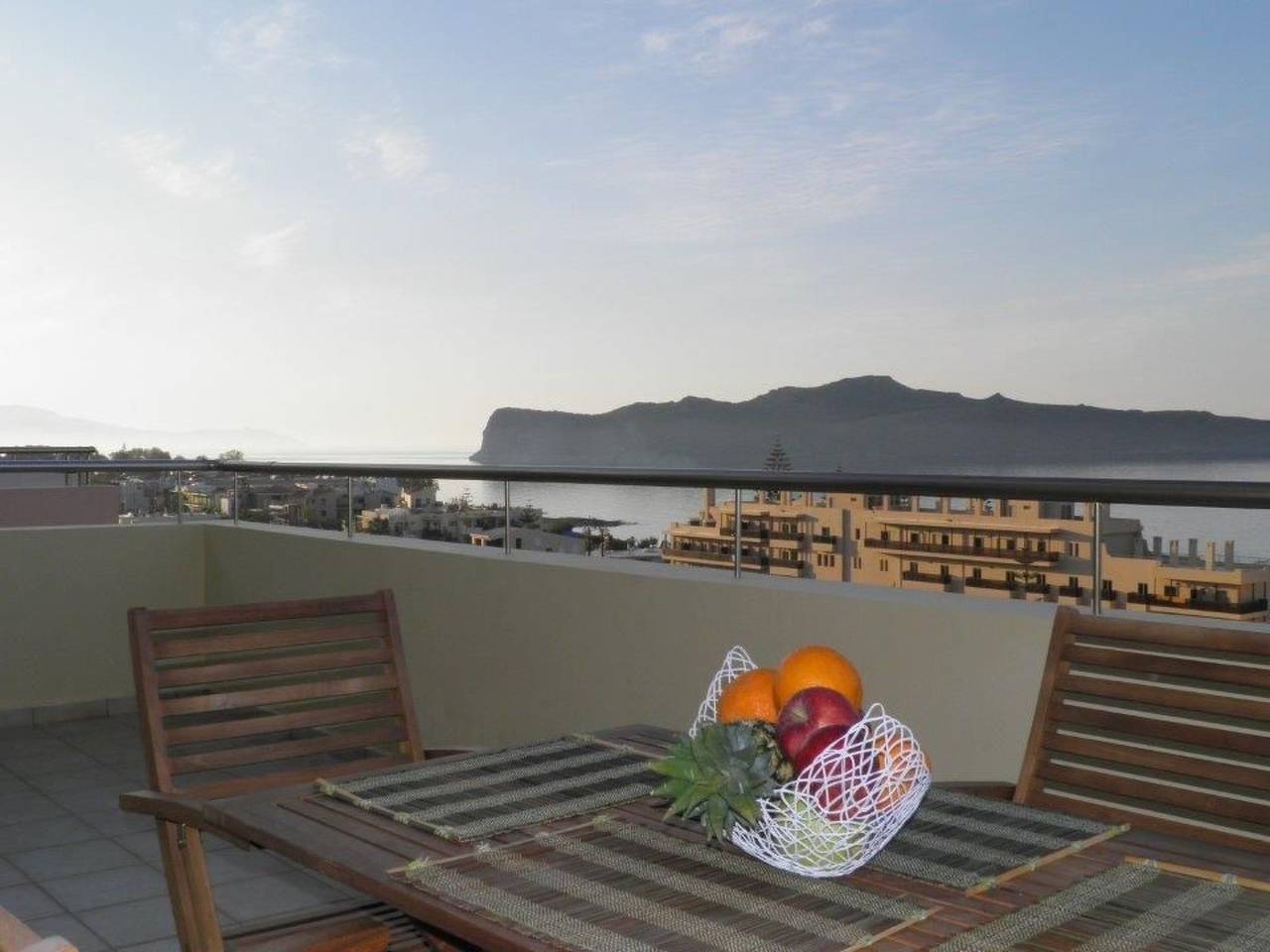 Appartement entier, Geräumiges Apartment mit traumhaftem Blick vom Balkon in Kato Stalos, Agia Marina