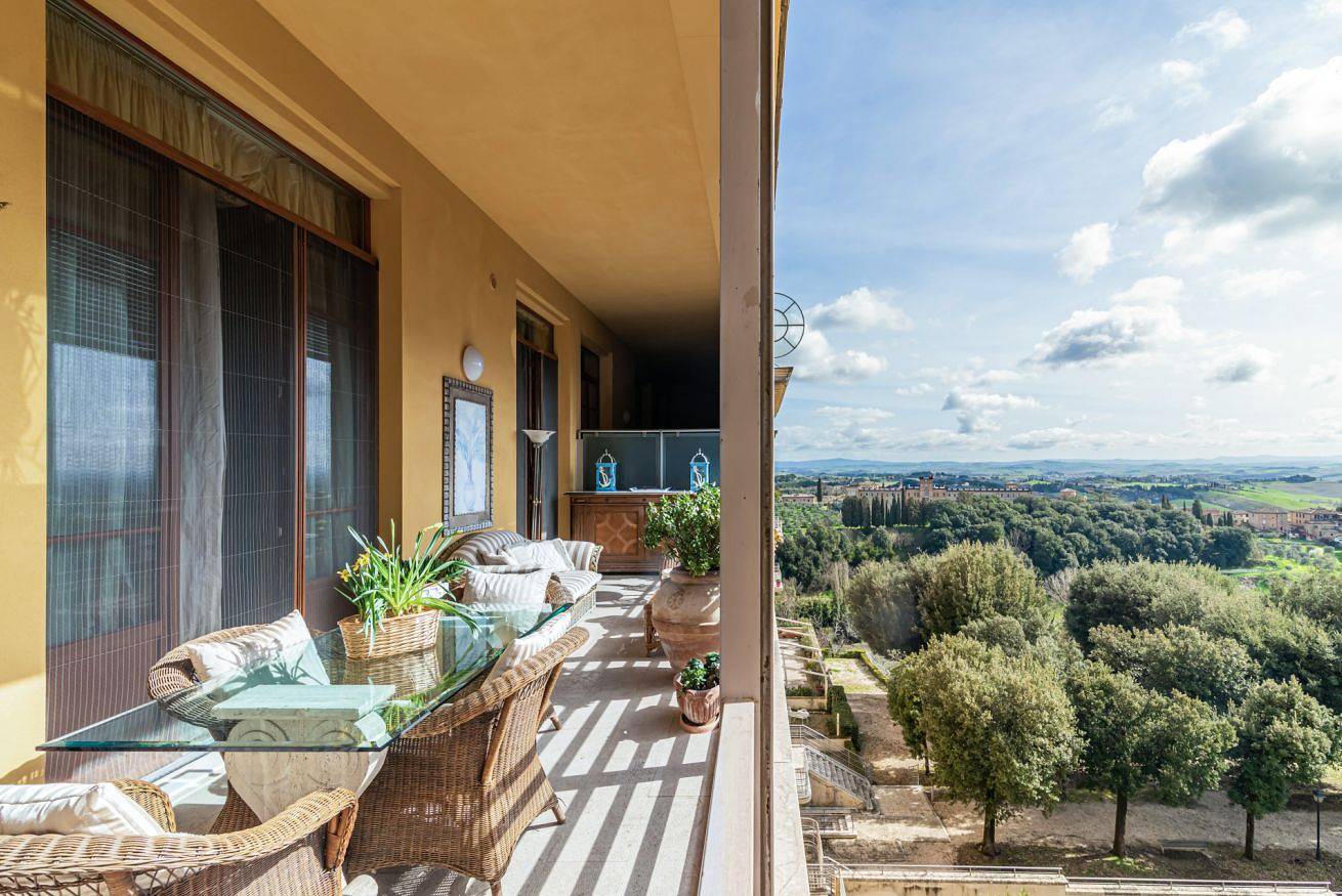 Appartement entier, Appartement de vacances pour 4 personnes avec balcon/terrasse in Sienne, Province de Sienne