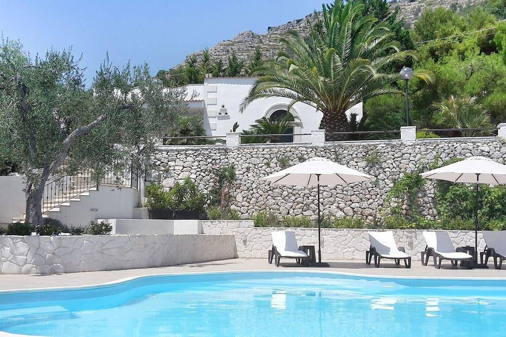 Eco Charming Puglia Villa Simone (Villa with Pool and Excursions) in Monte Sant'Angelo, Gargano
