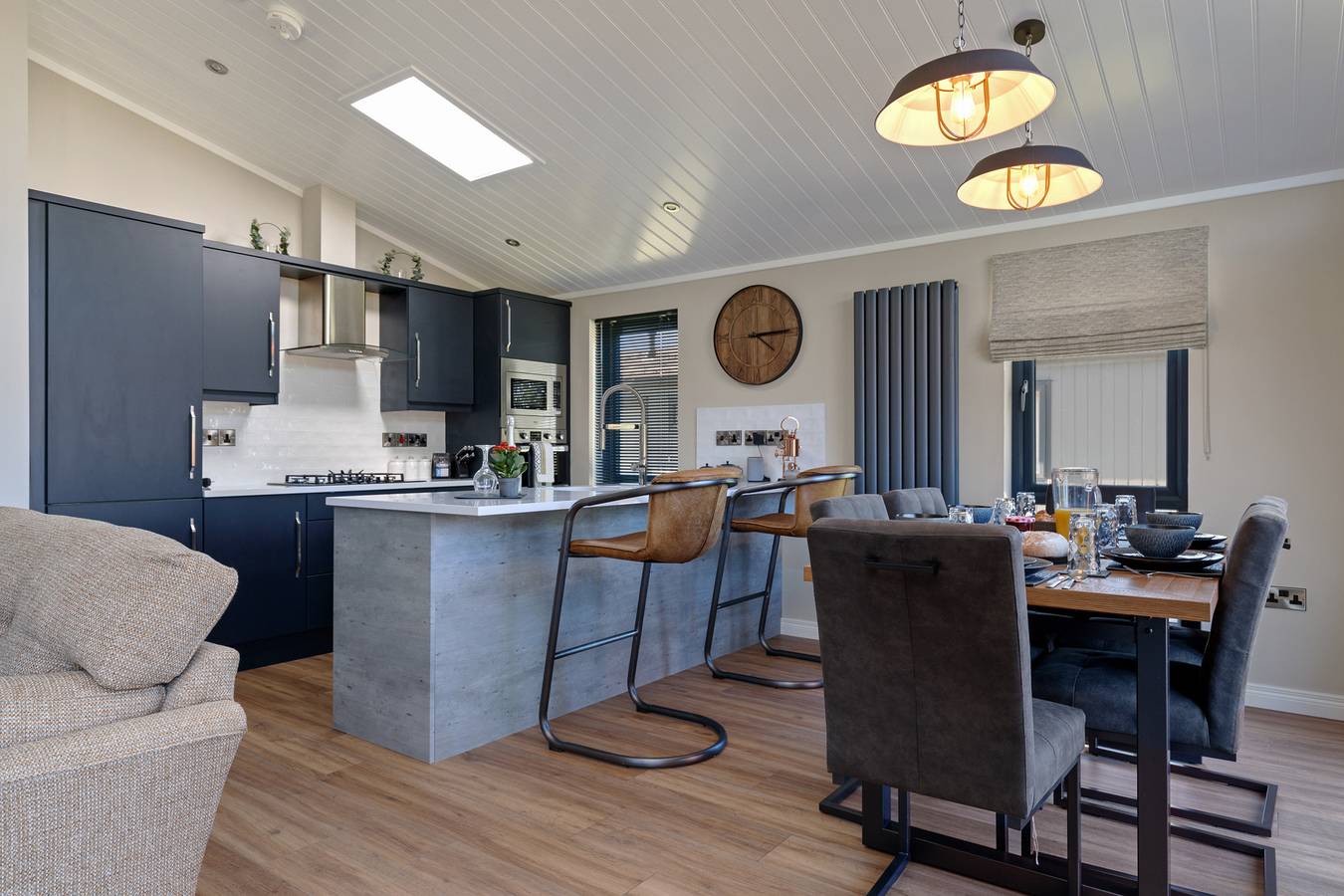 Dewin Bach - Luxury Lodge, Hot Tub, Close to Beach in Penally, Pembrokeshire