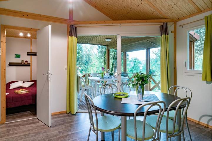 Camping pour 6 personnes, avec terrasse ainsi que piscine et jardin, adapté aux familles dans Périgord Noir - 3