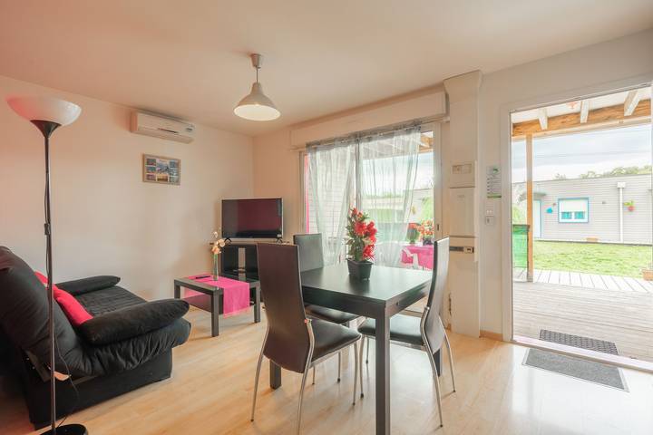 Apartamento entero, Apartamento 'Le Clos Du Champ De L'Amour - Royan' con piscina privada, Wi-Fi y aire acondicionado in Saint-Simon-de-Bordes, Región de Jonzac