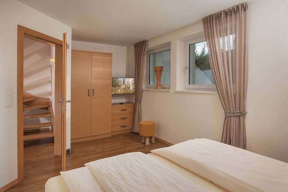 Apartamento entero, Top vacation apartment with garden & terrace, bike room, garage, Cron 4 sauna & pool in Riscone, Brunico