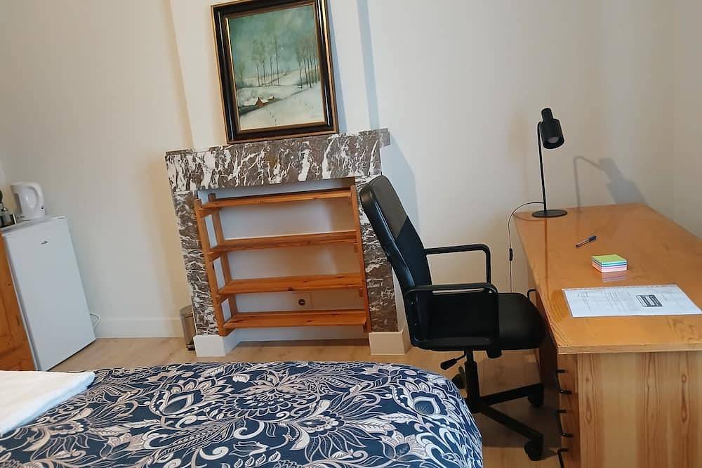 Spacious room. in Relegem, Asse